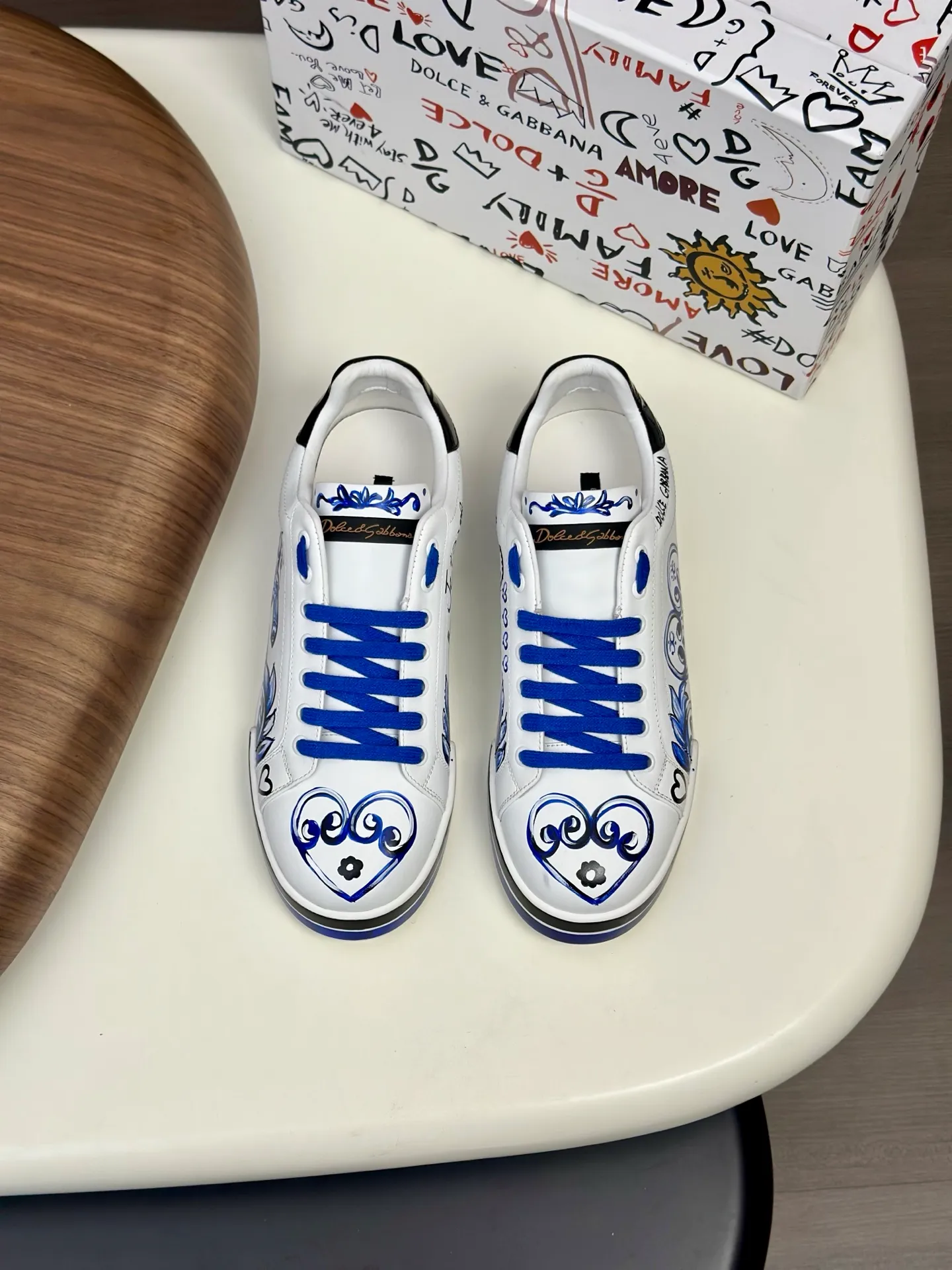 New product 💰900 DG Dolce & Gabbana men's shoes 💰ortofino graffiti calfskin sneakers ♞size; 39~44 (customized 38.45.46) Iconic men's shoes 💰ortofino series of sneakers, classic and timeless style, now presented with fashionable details. The calfskin engraved DG logo is a subtle finishing touch. Men's shoes💰ortofino calfskin sneakers: